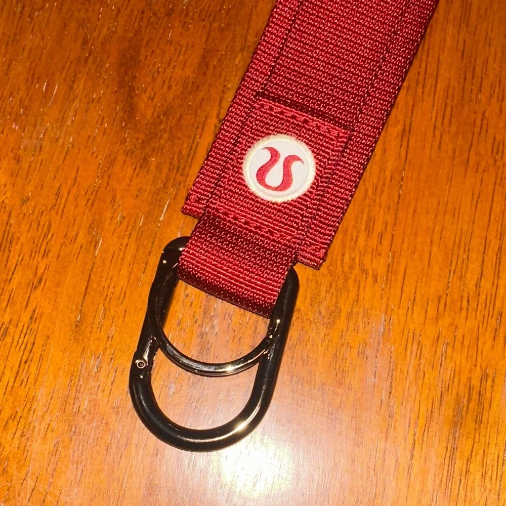 Lululemon Neverlost Keychain CANADA Olympics special edition
